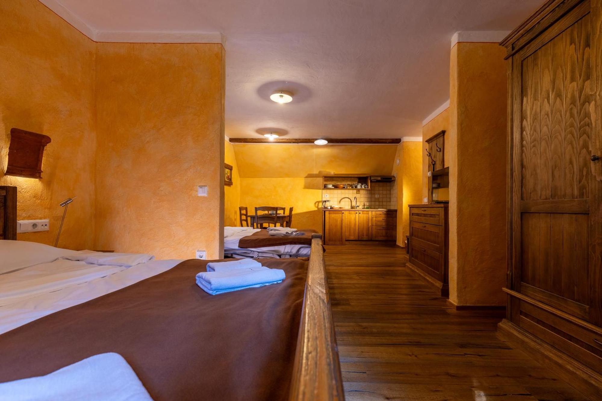 Pomona Relaxing Nature Guest House Рогашка-Слатіна Екстер'єр фото